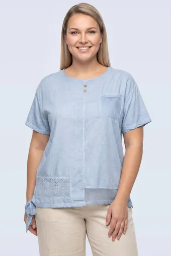 copia di camicia nera con inserti in pizzo