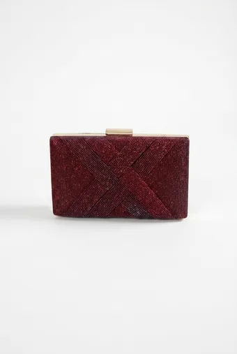 pochette lucida color bordeaux e blu fiordaliso con parte frontale intrecciata