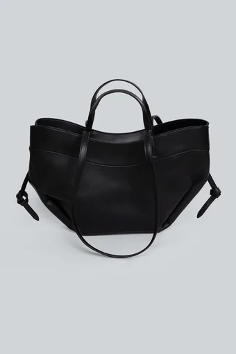 borsa nera con pochette inclusa