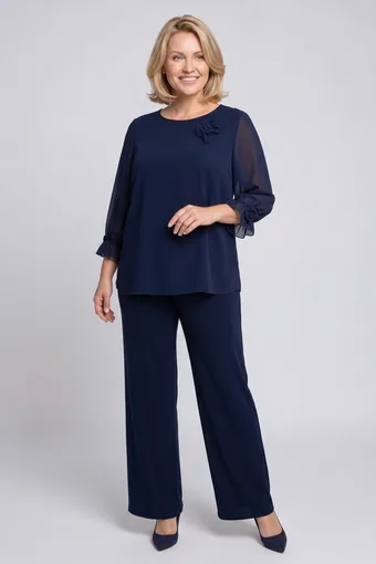 coordinato blu navy con applicazioni floreali