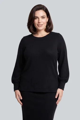 Maglione nero, camicetta lavorata a maglia