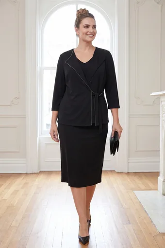 coordinato nero con profili metallici