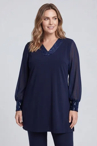 Tunica blu navy con polsini tempestati di paillettes.